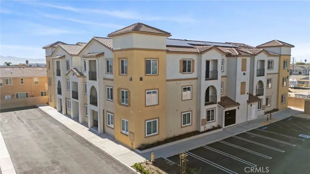 8155 Banana, Fontana