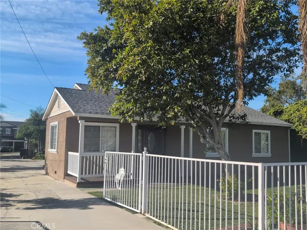 10915 Carmenita, Whittier