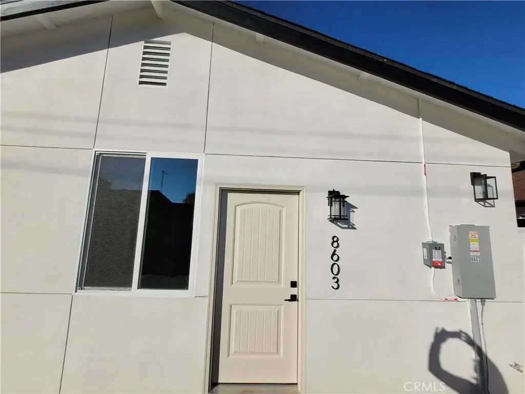 8603 Delco Avenue, Winnetka