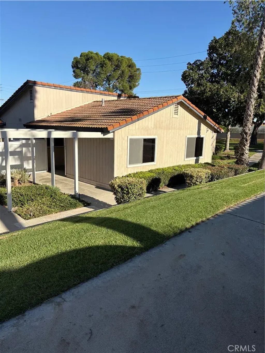 1107 Border, Corona
