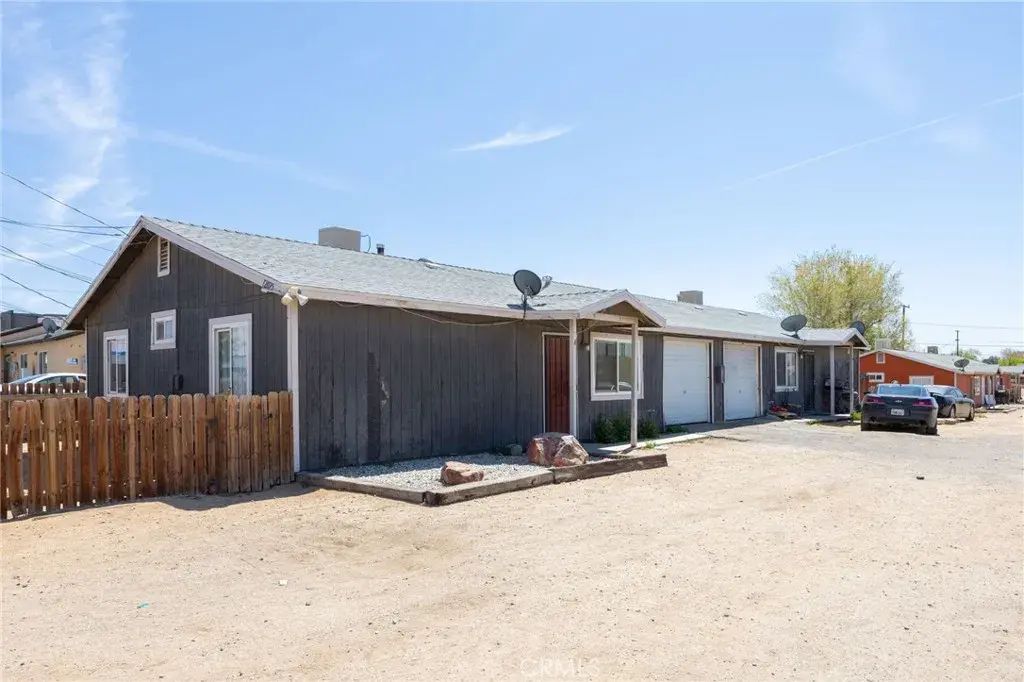 12025 Chamberlaine Way, Adelanto