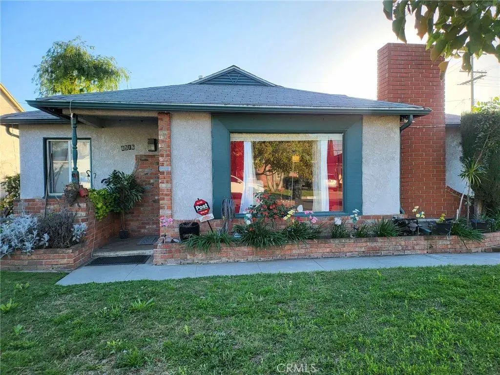 8516 Lyndora, Downey