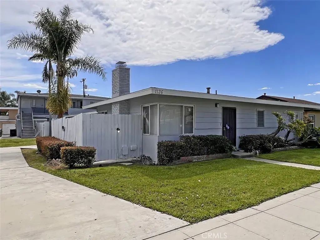 1126 W Broadway, Anaheim