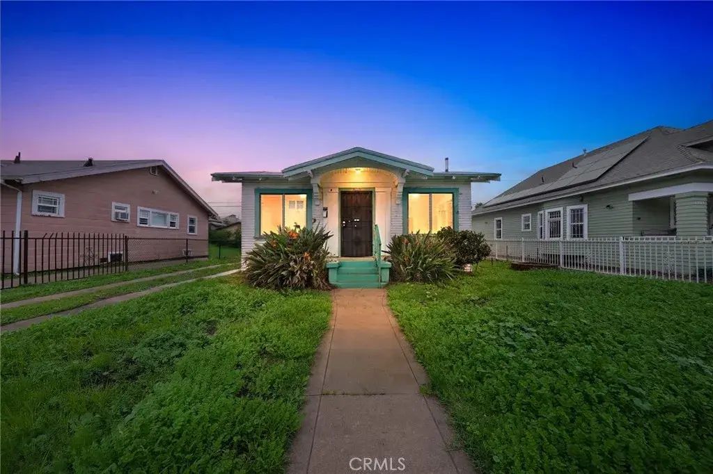 1305 W 84th, Los Angeles