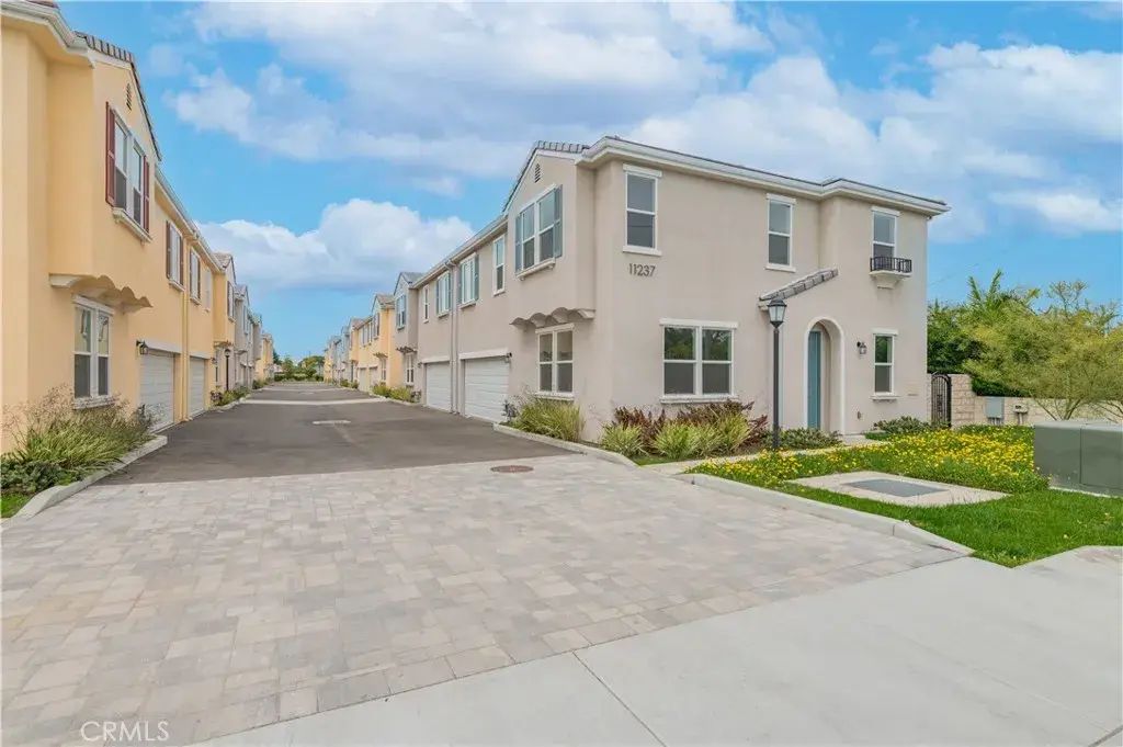 11237 Gladhill Road 11, Whittier