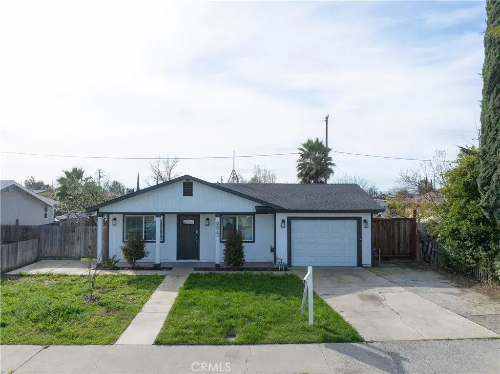 8822 Globe Avenue, Dos Palos