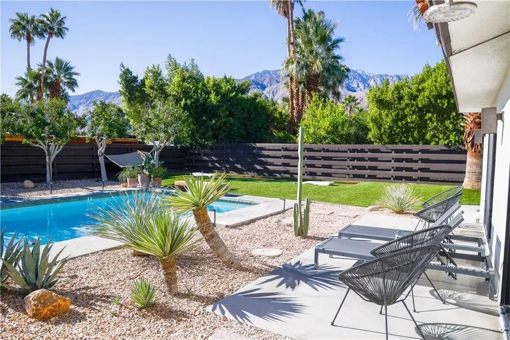 1133 E Via Escuela, Palm Springs