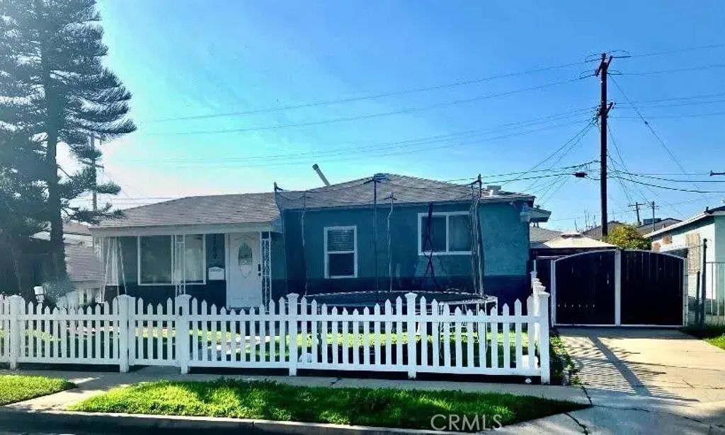 2109 N Bahama, Los Angeles