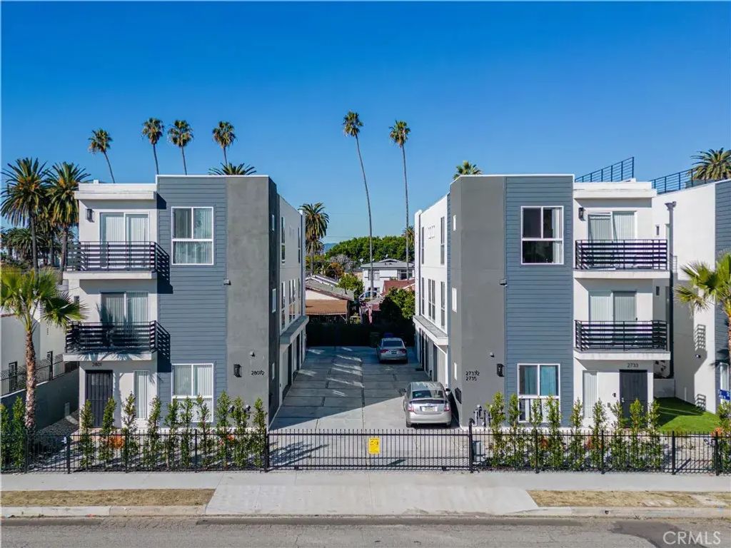 2727 S La Brea Avenue 1/2, Los Angeles