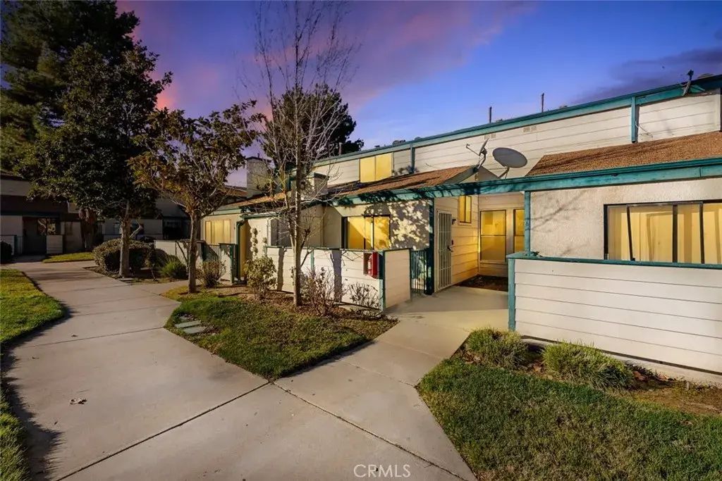44526 15th Street East 4, Lancaster