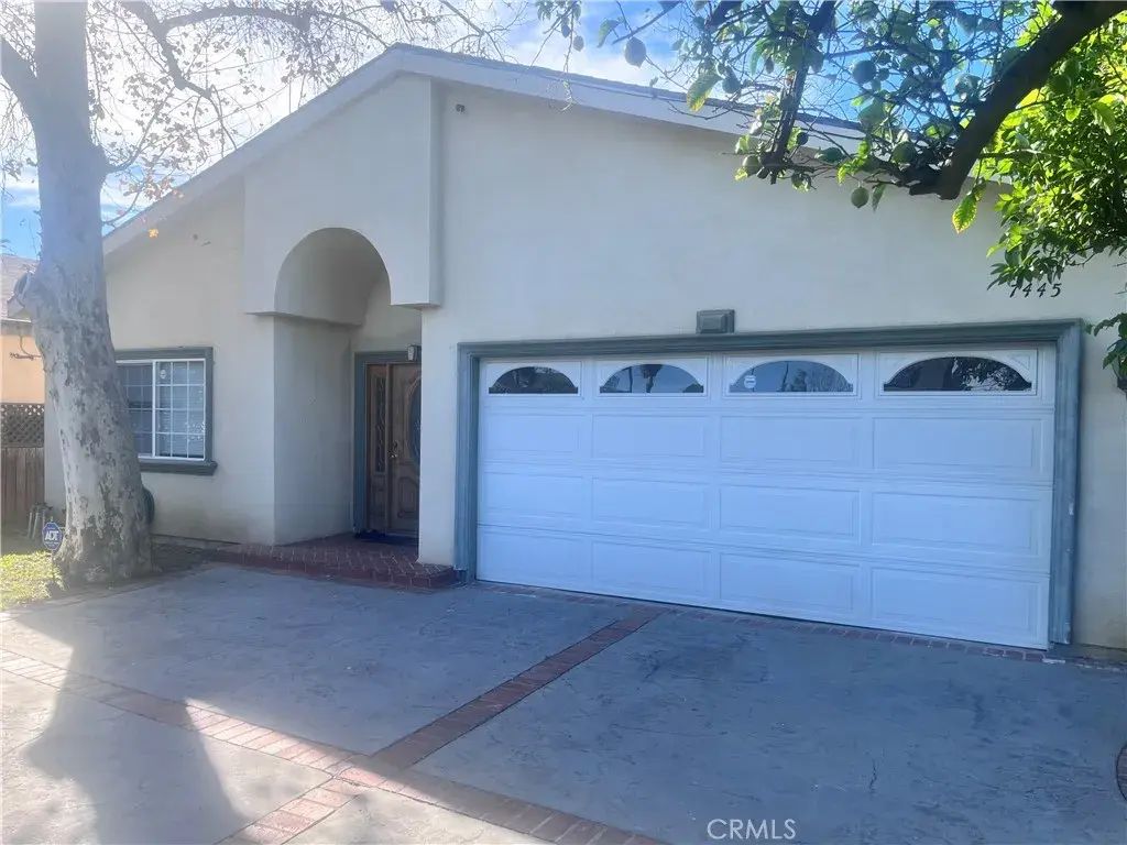 7445 Yarmouth Avenue, Reseda