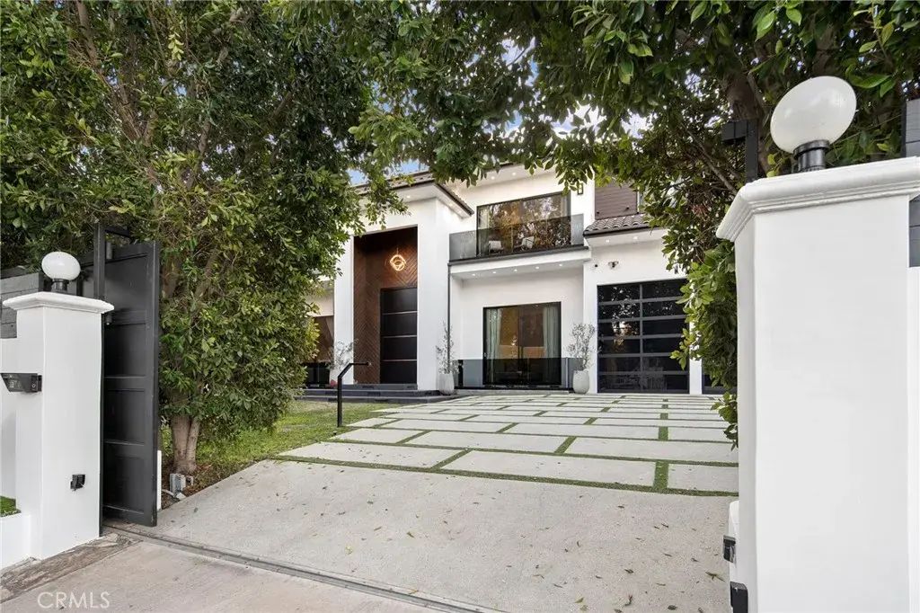 5535 Shirley Avenue, Tarzana