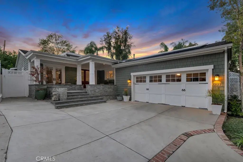 22122 Avenue Morelos, Woodland Hills