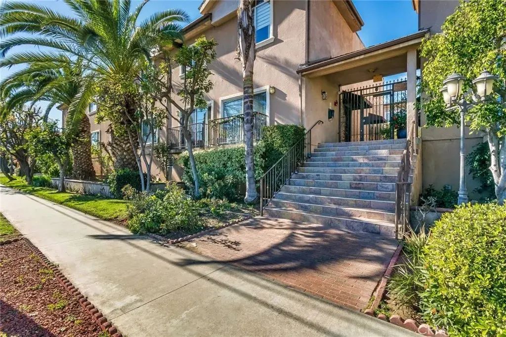6525 Woodman Avenue 11, Valley Glen