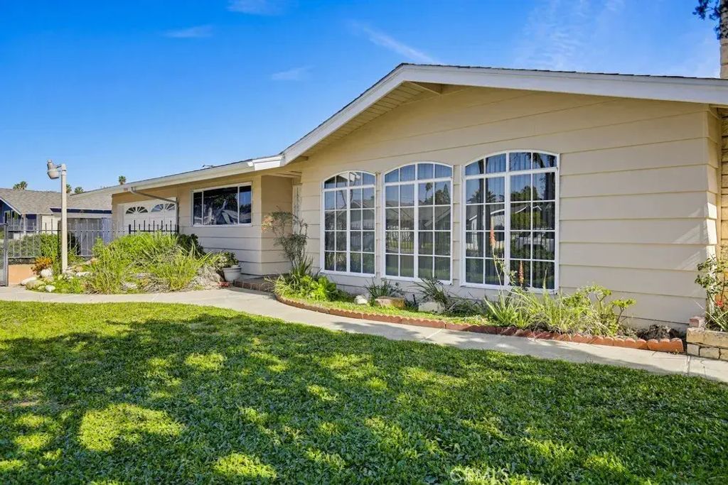 1934 S Robert Lane, Anaheim