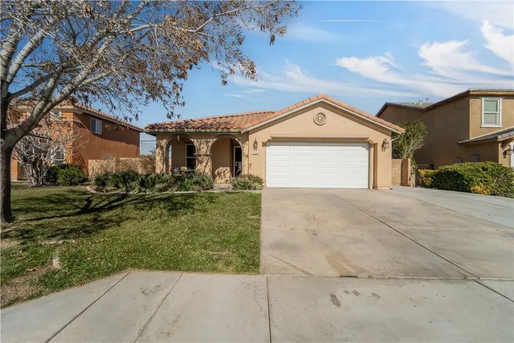 3033 De Flores, Lancaster