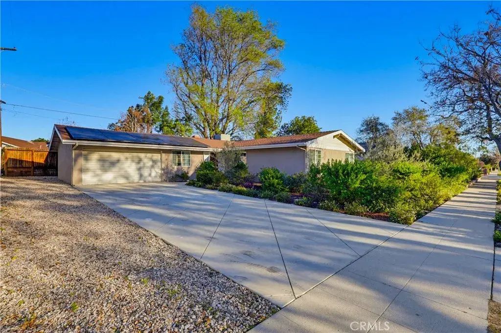 8008 Lena, West Hills