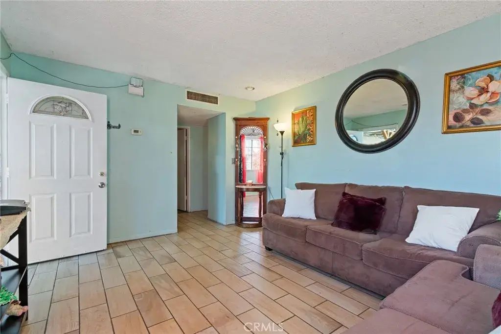 415 E Avenue J13, Lancaster