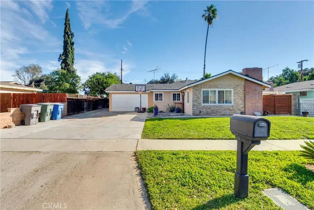 8738 San Vicente, Riverside