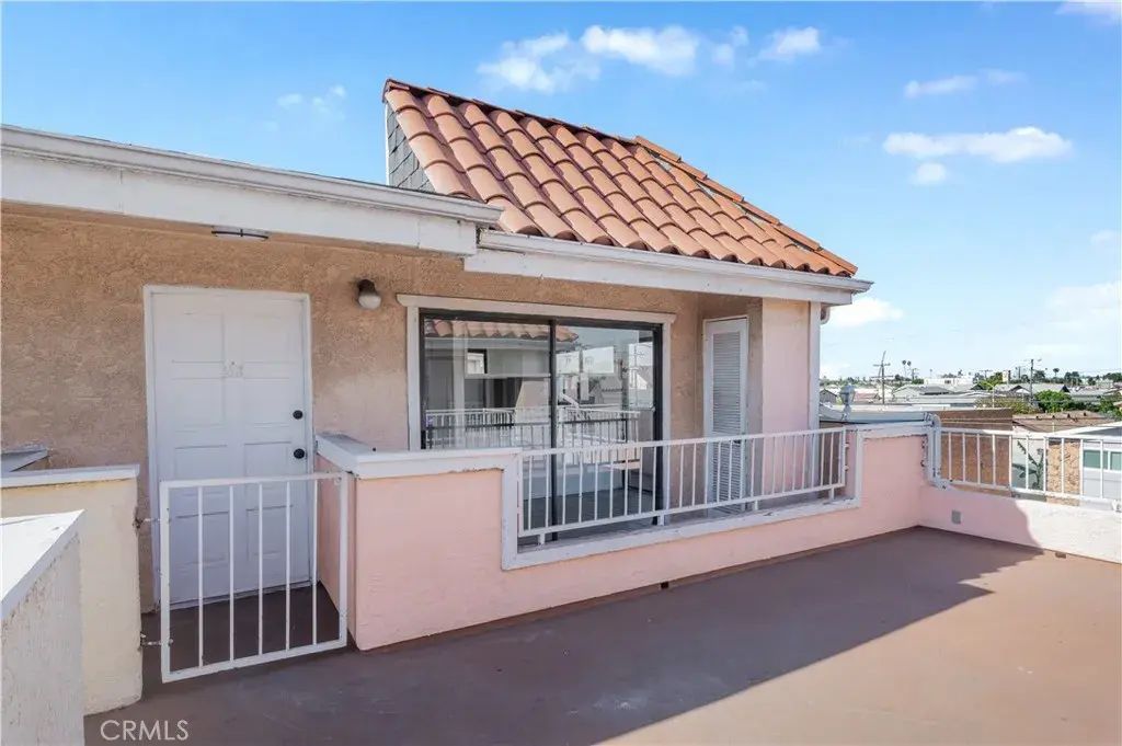 1168 E 10th Street 213, Long Beach