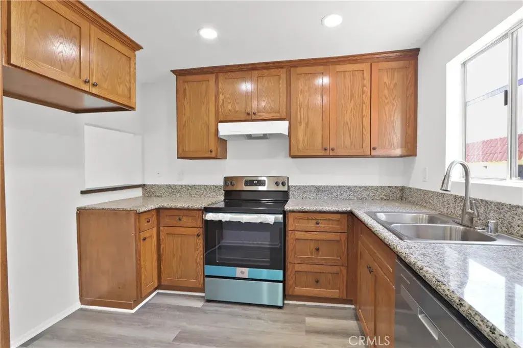 730 N Eucalyptus Ave 25, Inglewood