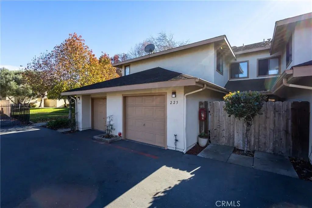 225 Village Circle, Lompoc