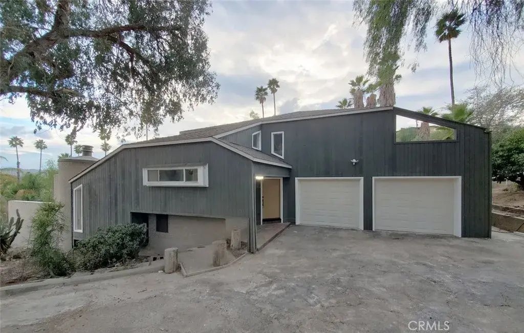 2390 Prenda, Riverside