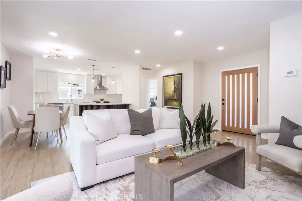 20341 Schoenborn, Winnetka
