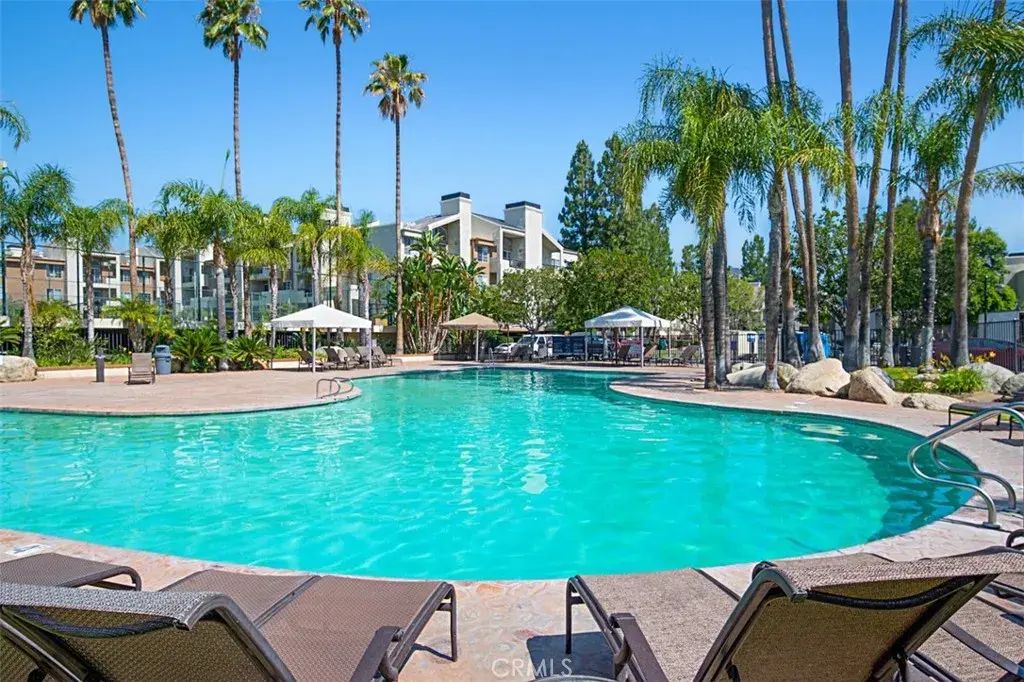 21400 Burbank Boulevard 313, Woodland Hills