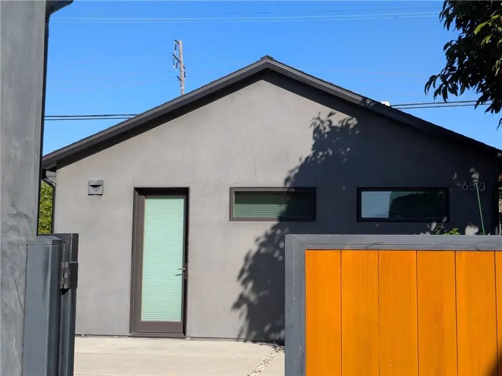 6521 W 87th Street, Westchester