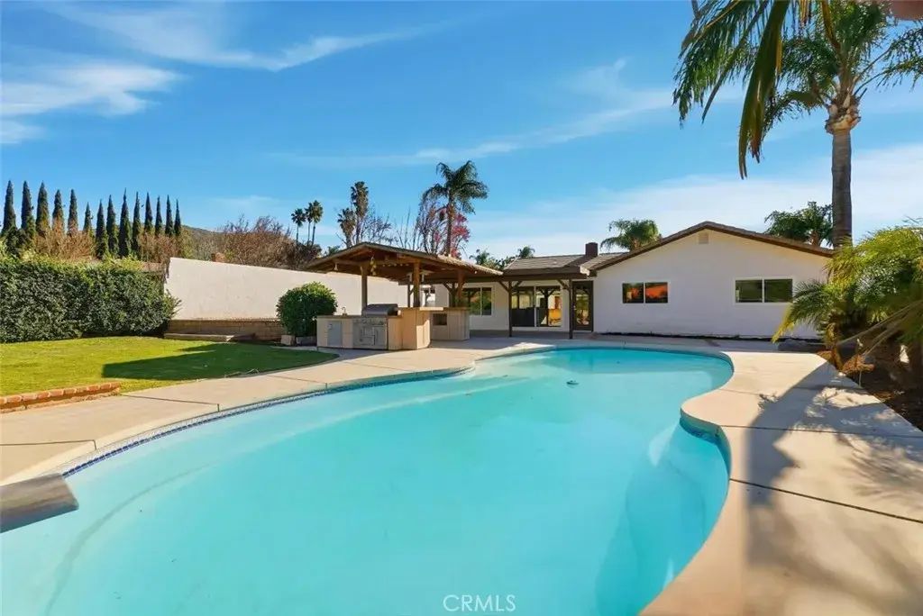 6625 Karen, Jurupa Valley