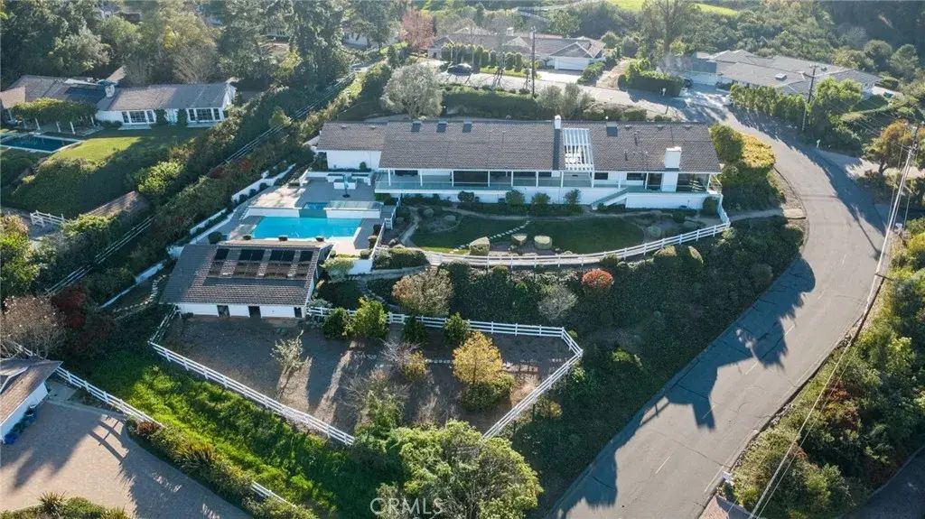 15 Caballeros, Rolling Hills