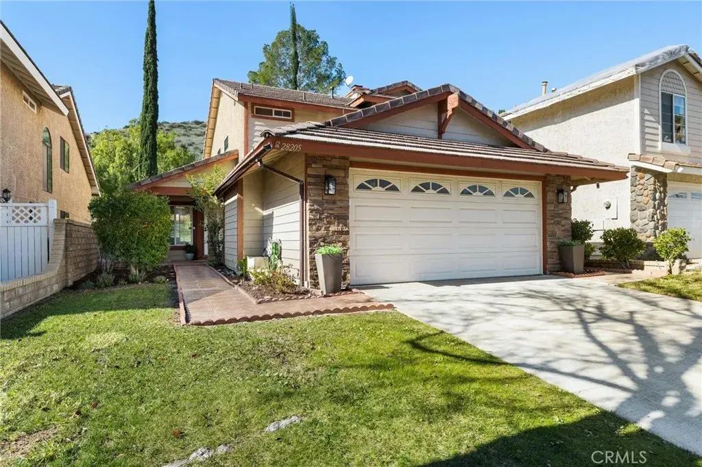 28205 Stonington Lane, Saugus