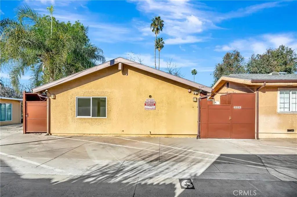 6933 Amigo Avenue, Reseda