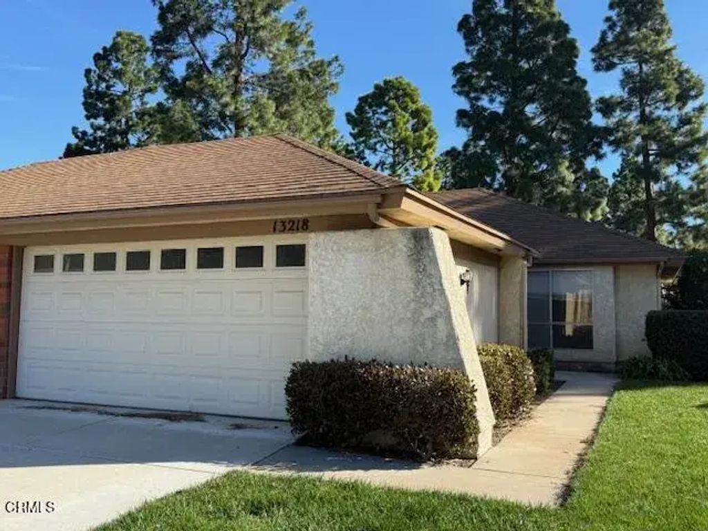 13218 Village 13, Camarillo