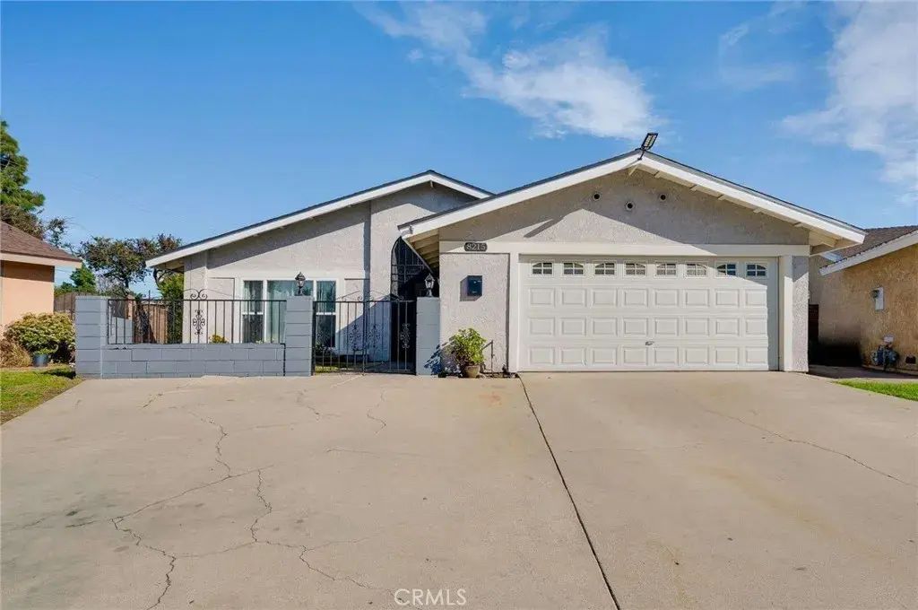 8215 Sandy, Paramount