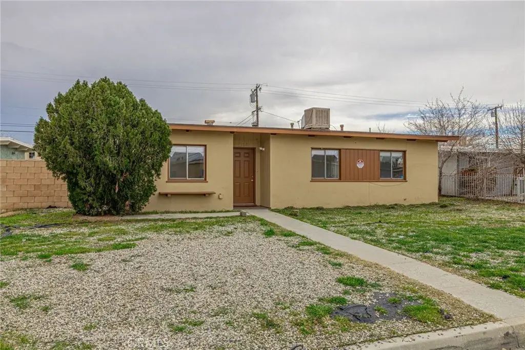 1238 W Avenue H15, Lancaster