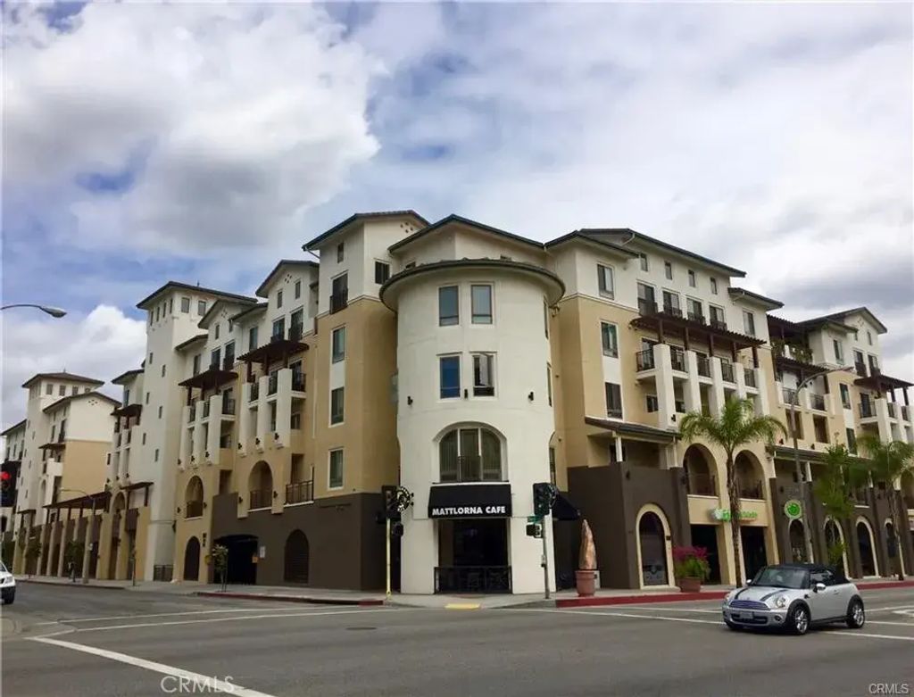 28 N 3rd B506, Alhambra