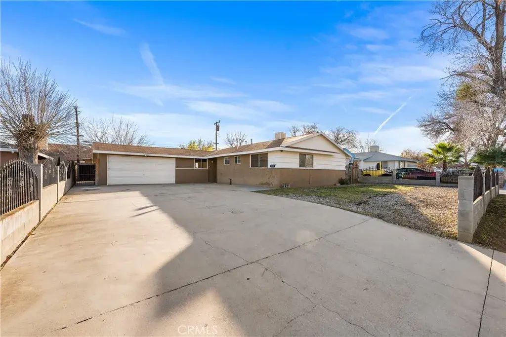 1252 E Avenue R6, Palmdale