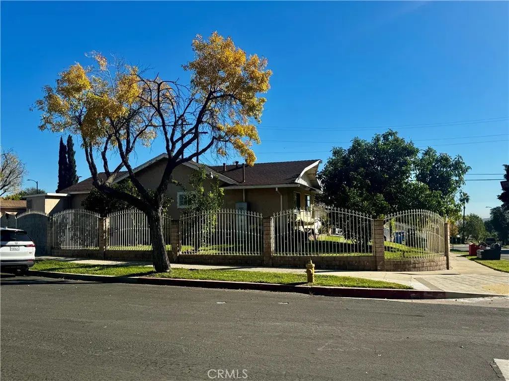 12222 Youngdale, Sylmar