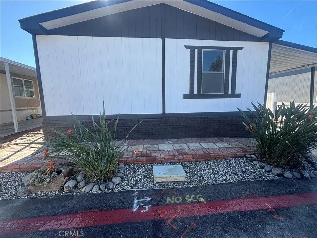 22111 Newport 62, Grand Terrace