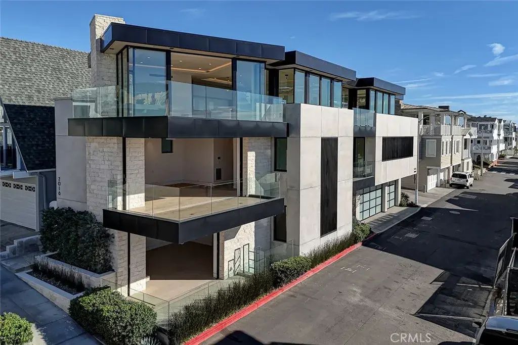 2016 Ocean, Manhattan Beach