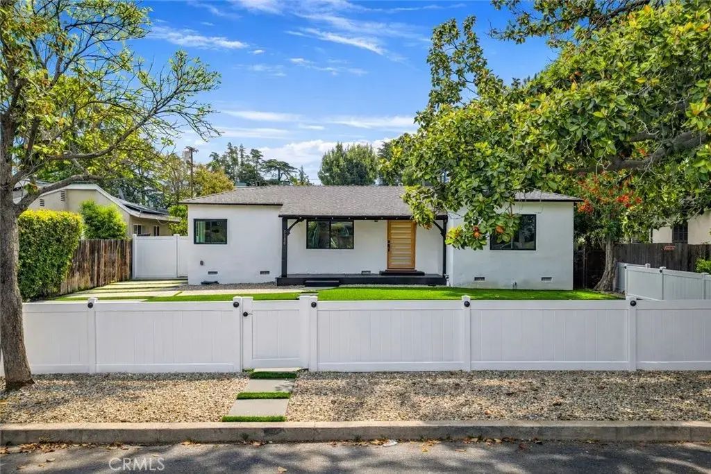 5730 Stansbury Avenue, Van Nuys
