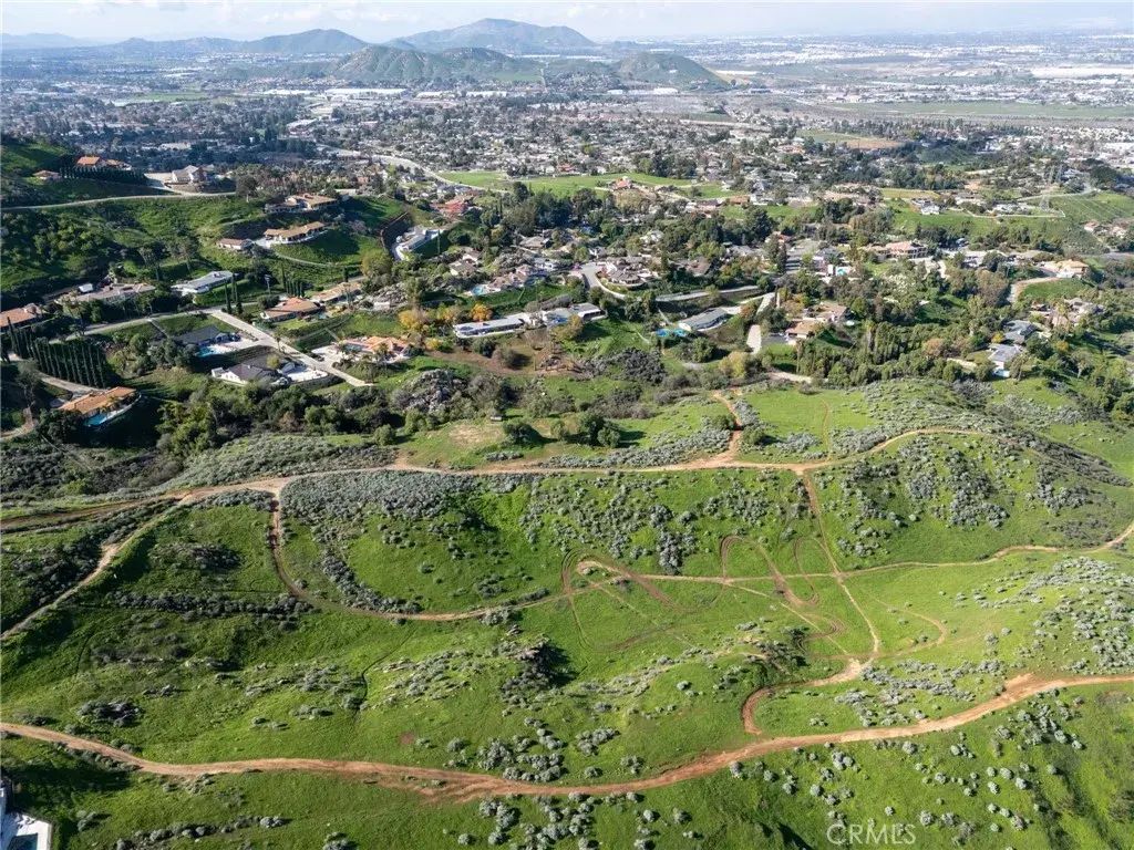 Thompson, Grand Terrace