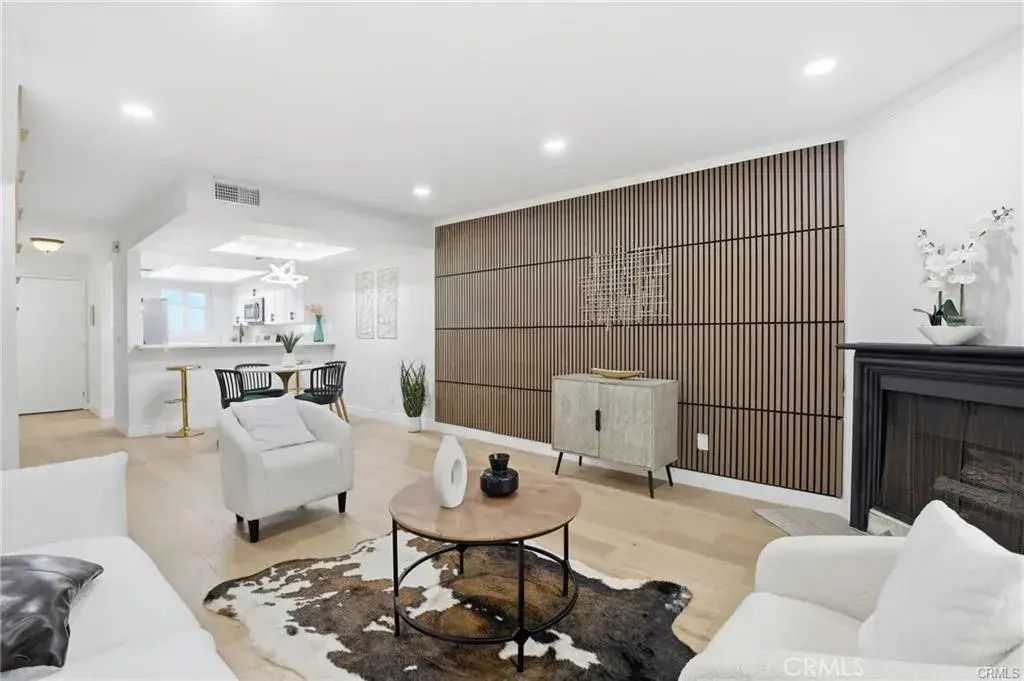 11119 Camarillo 104, West Toluca Lake
