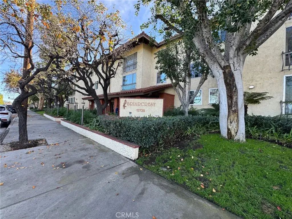 12720 Burbank 221, Valley Village