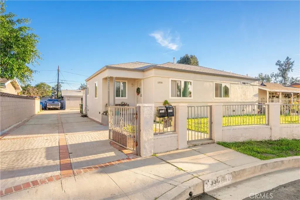 11936 Neenach, Sun Valley