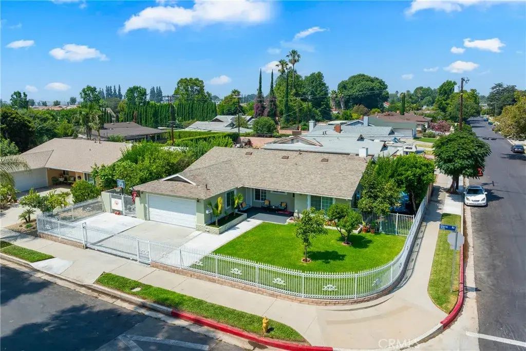 8521 Gloria, North Hills