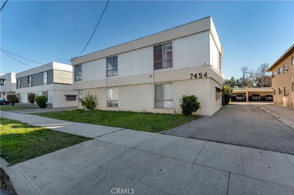 7454 Canby, Reseda