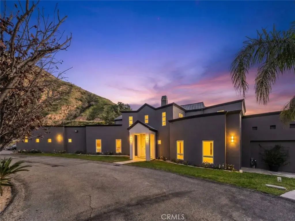 2004 Glen Allen Lane, Altadena
